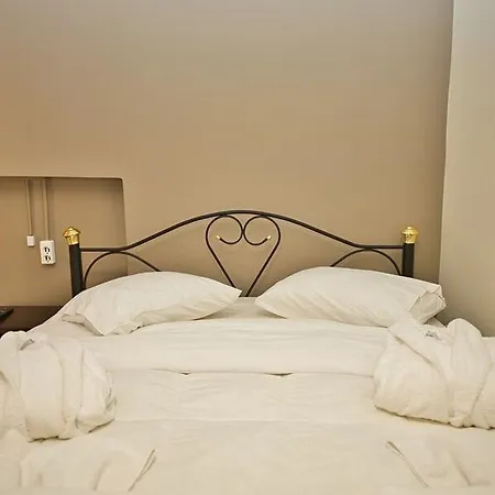 Plaza Hotel 3*